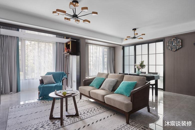 |越来越多人喜欢横厅，看完她家，发现不是一般的大气，简约又高级