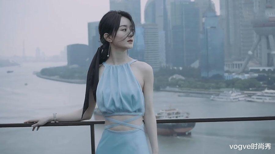 赵丽颖|赵丽颖水蓝长裙造型拍摄花絮：离开了P图，这颜值真实存在？