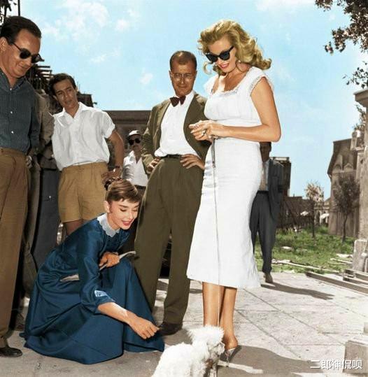 玛丽莲·梦露|历史上过目难忘瞬间：原子弹内部全是电线，图15为挣小费当人体模特的梦露