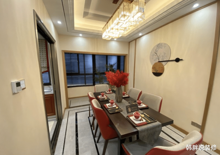 【】137㎡大四房,主卫门口装衣柜秒变衣帽间,满足女人对豪宅幻想