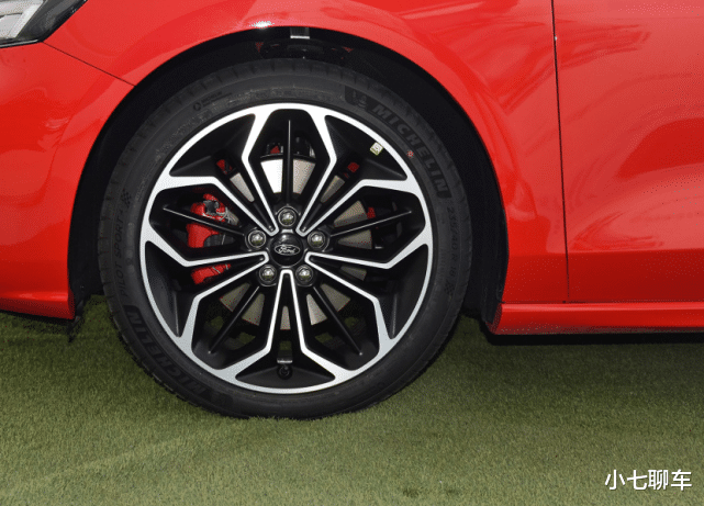 #福克斯#福特“实力派”代步车，比本田思域帅气，176马力+8AT，油耗5.4L