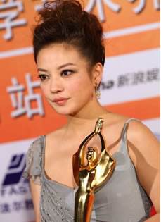 赵薇|曾与赵薇“争视后”，因梅婷被剧组赶走获41万，今星途尽毁“无人敢用”！