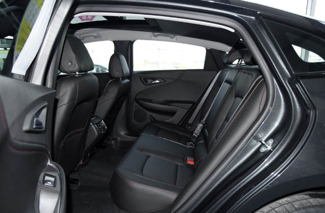 头等舱|被冷落的良心车，一箱油950公里，舒适如头等舱，可惜跌到11万没人懂