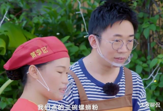杨迪|杨迪和妈妈摆摊卖螺蛳粉，生意火爆顾客不断，看到价格却感到费解