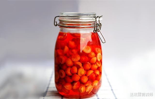 「脾胃」肾功能不好！什么东西泡酒最好？掌握「饮酒须知」，肾可以更强大