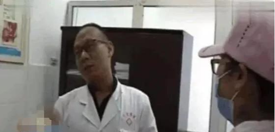 痔疮▲19岁女大学生做痔疮手术,男医生中途的话,让她有种杀人的冲动