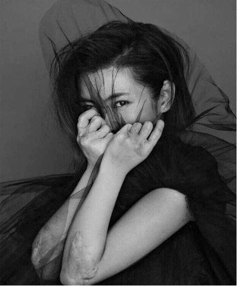 [Selina]张承中为何娶了毁容的Selina后, 又狠心离婚? 婚礼的一幕\耐人寻味\