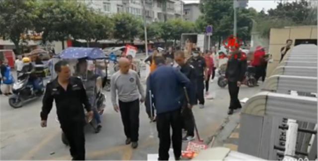 神鸟知讯资讯站|四川高校保安扔学生外卖，还踩碎店家招牌：让你吃食堂非得点外卖