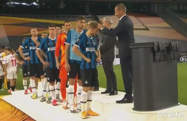 绝杀|一场3-2狂刷8大纪录!乌龙绝杀本队,颁奖仪式消失,最难受的是他