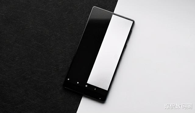 iPhone SE|无刘海版iPhone首次曝光，配置非顶级，但或暗含一关键信息