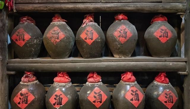 肝脏|伤肝的“4大元凶”，喝酒排最后，榜首家家都有，劝你早点扔掉