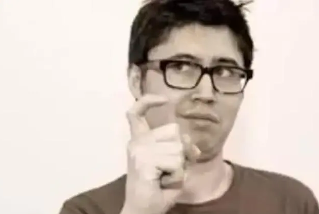 『』在日本游玩时，如果有人对你“弯食指”，导游：那你可要当心了