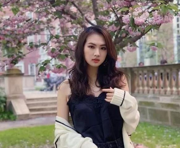 【孟晚舟】孟晚舟VS姚安娜，家姐身披战袍，小妹肩系华服：为何差别这么大