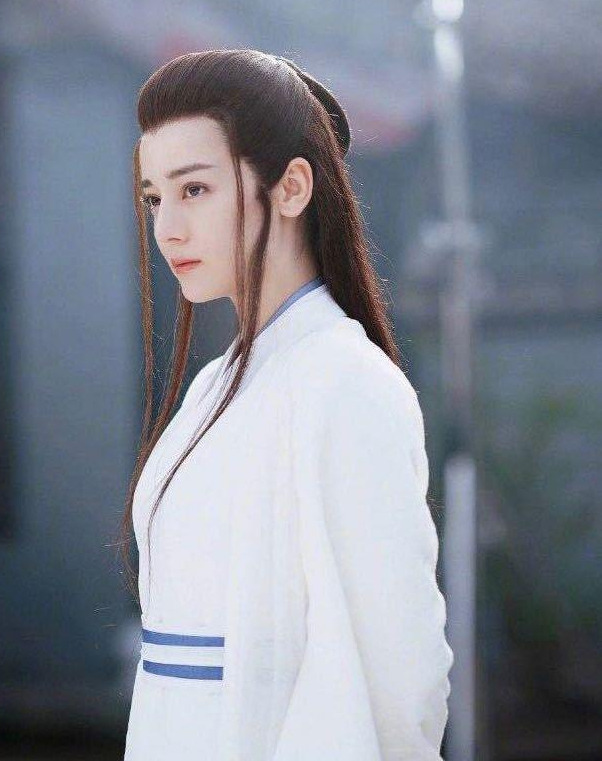 迪丽热巴|剧中令人惊叹的女扮男装，热巴赵丽颖没什么，看到她：雌雄莫辨！