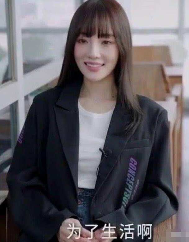 【李小璐】李小璐直播光打赏收入近百万，有谁注意到一位送礼物的粉丝网名，扎心了