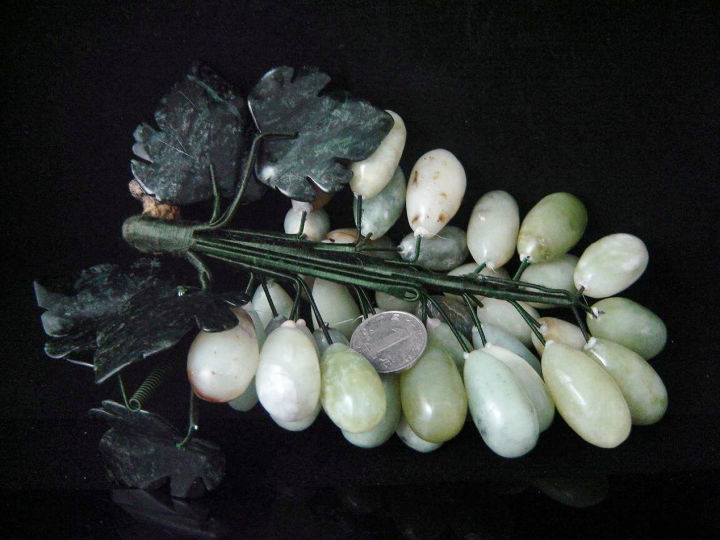 「玉雕」岫玉是什么？它与和田玉有什么区别？值钱吗？