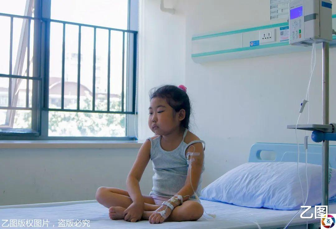 医院▲最悲惨女孩同时患两种大病，父母刚为其换了肾，白血病又复发了