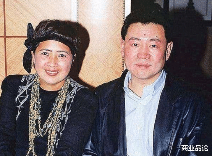 劉鑾雄與寶詠琴離婚多年，還給前嶽母每月10萬生活費，送私人飛機-圖4