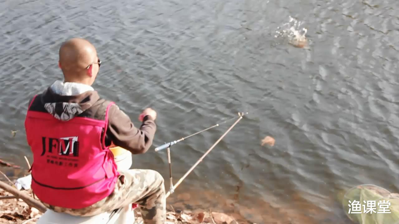 『』为什么钓有些黑坑不能打窝?说完能吓你一跳,“我以前每次都打”