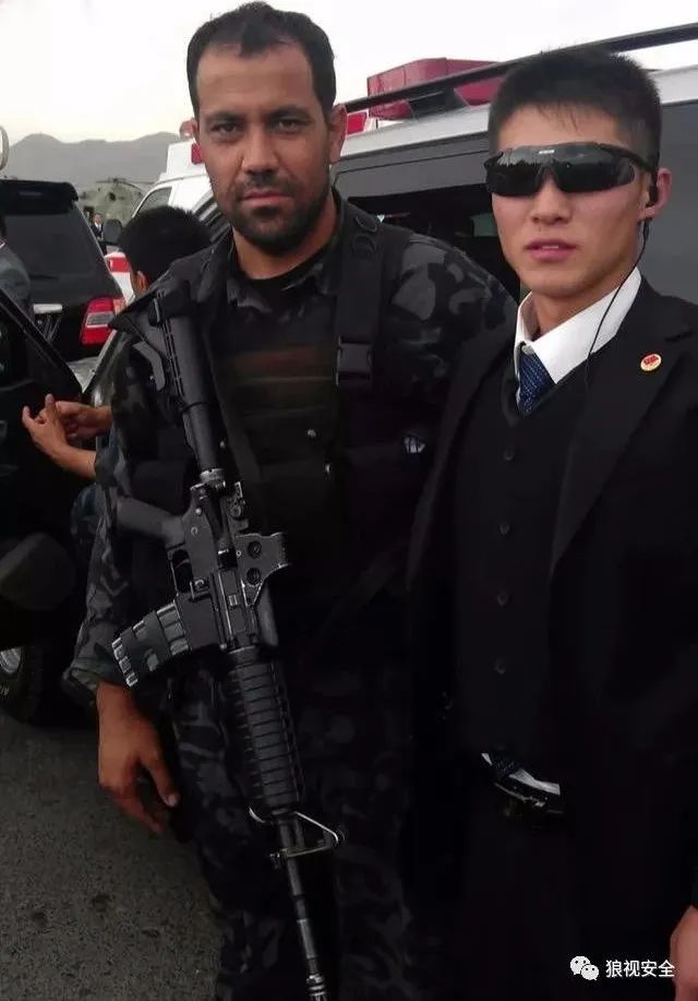 『忠诚卫士』同年入伍，均立下一等功，15年后获评“十大忠诚卫士”，两位兵王的军旅传奇