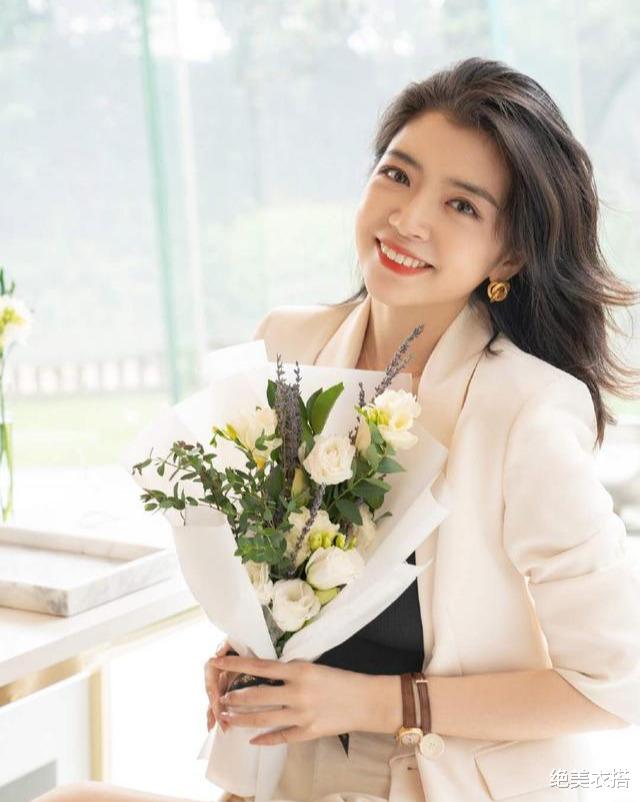 穿衣搭配|别不服，三木还真会穿，早秋的“职场穿搭三件宝”，每套都不简单