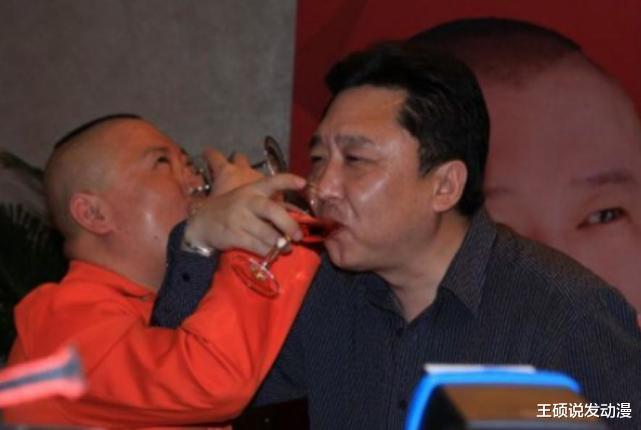 于谦|于谦排场有多大？饭桌上吴京不只要靠边坐，还要表演“大碗豪饮”