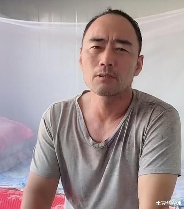 旭日阳刚|旭日阳刚王旭：靠农民妻子卖母鸡，春晚一举成名，今落魄住板房？