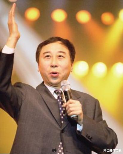 冯巩|他是一代相声奇才，当红时抛下冯巩移居海外，为何成了“阶下囚”