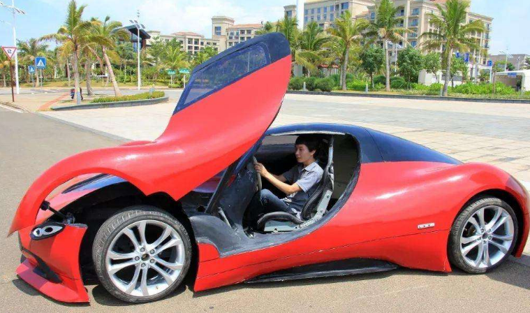 超级跑车@中国男子3万打造超跑！特斯拉看了也甘拜下风：这鹰翼门我做不来
