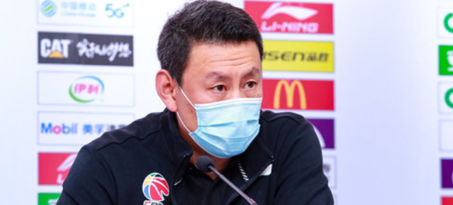 侯逸凡|啥情况？北控新援不满队友传球给他，现场爆粗口：CNM，把球给我干嘛！