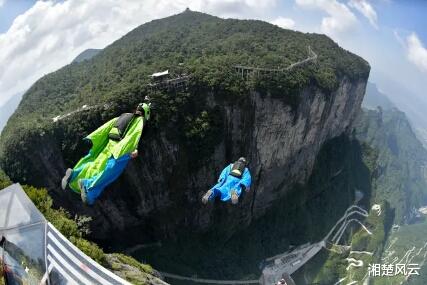 翼装飞行@失联翼装飞行女生已找到，可惜已身亡，天门山多次发生此意外事故