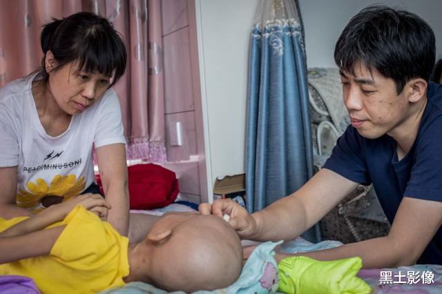 黑土影像|东北一6岁男童患重症疼痛难忍猛敲床铺，痛苦哀求：让我去死