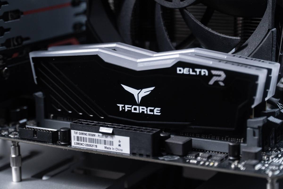 |步入32GB时代，十铨 3600 16GBx2套条开箱