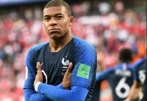 梅西■官宣!五大联赛首个金靴奖诞生,却退出金球奖争夺,梅西C罗再次获利