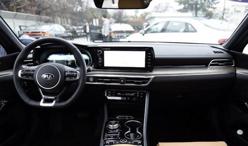 新车■果然没白等！别说雅阁，就连奥迪A7也没它漂亮，15万开出50万面子