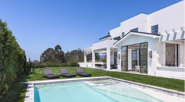 【勒布朗·詹姆斯】詹姆斯又要新动作,浓眉哥反其道而行,谁会成为最后的赢家?