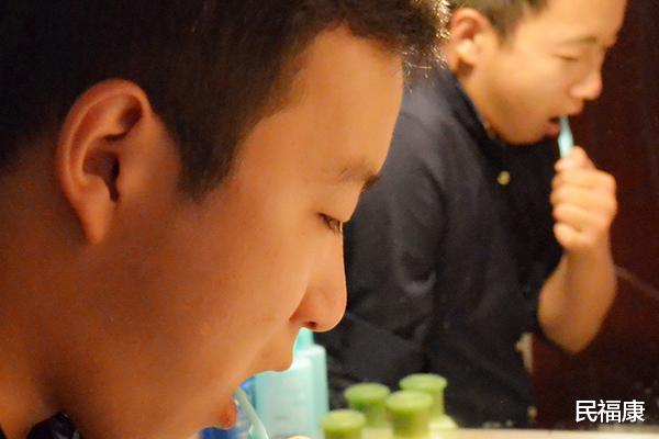 肝癌|夫妻俩相继查出肝癌，医生感叹：与睡前1事脱不了关系