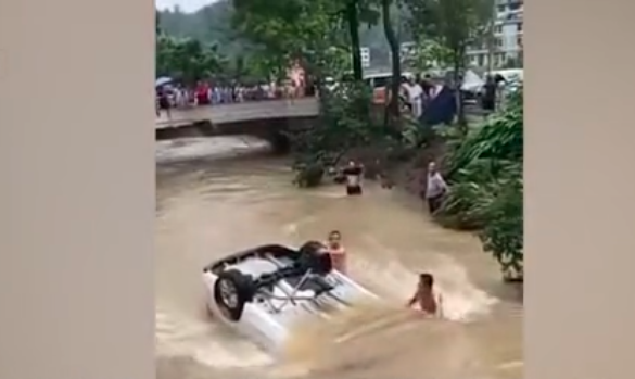 长安汽车|湖南暴雨惨祸，男子刚提新车就坠河身亡