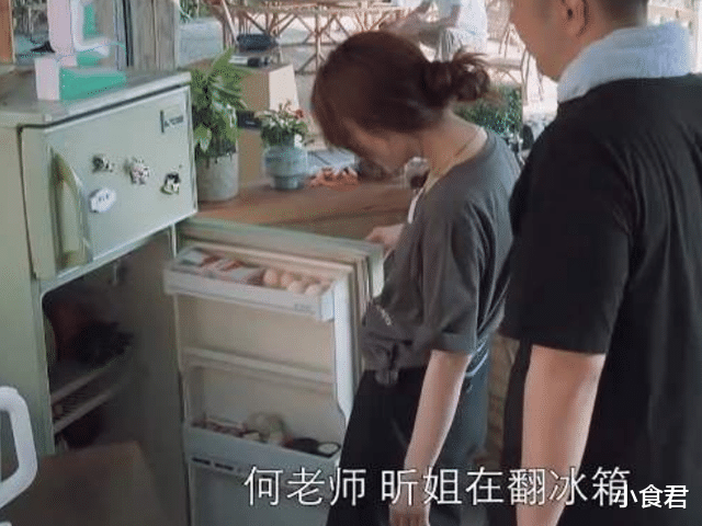 黄磊|《向往4》黄磊做饭被曝“做戏”，看到冰箱里放的啥，网友直言被骗了！