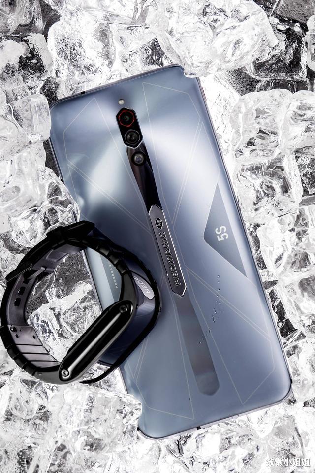 |如冰似霜 冰风银翼红魔5S图赏