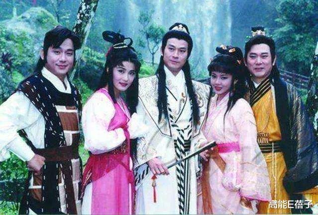 杨丽菁|友情破裂！51岁杨丽菁控告闺蜜修图：她变美了，我像整容失败