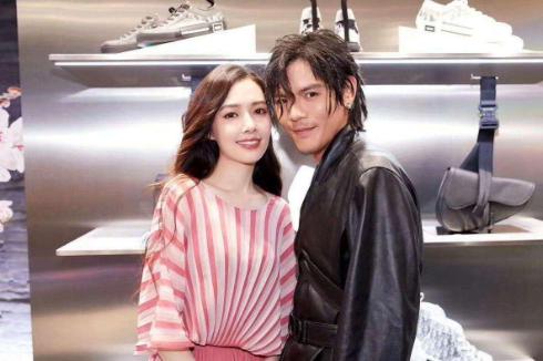 向华强|背后有向华强的支持,向佐出道多年却依旧三线,只因他们一家得罪了他