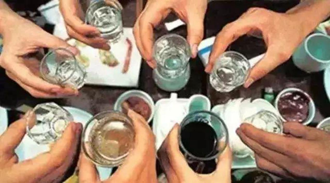 『四川省』喝酒赔65万！四川7名同桌饮酒，让欢聚变成起诉 饮酒者：没劝他
