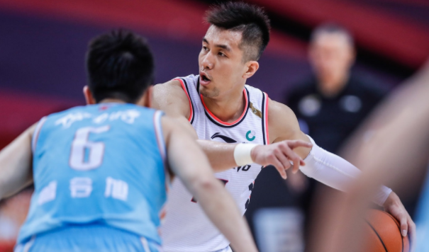 韩德君|辽篮119-113新疆!总分2-0挺进决赛,周琦18+11,韩德君35+20