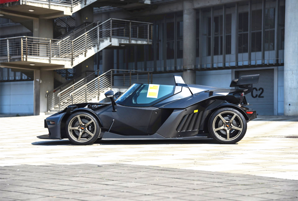 XBOW@被称为“公路卡丁车”，2.0T爆320马力，3.8s破百，外观比911还帅