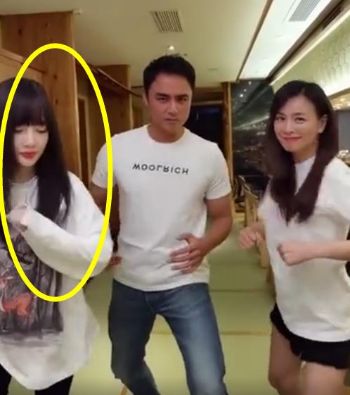 李小璐|李小璐张庭跳舞录视频，却总歪头贴着明道站，网友：老毛病犯了？