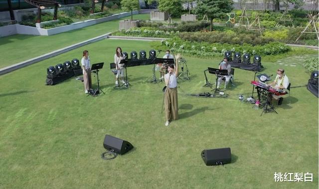 梁咏琪|一场线上演唱会集合了28万人，红了24年，还是人气依旧！