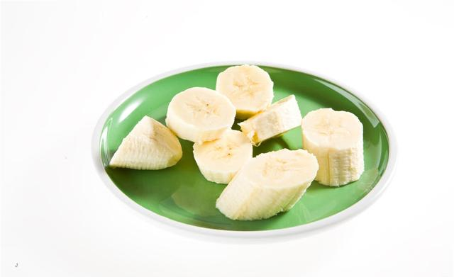 水果|四种水果，堪称“加湿器”，吃得越多，湿气越重，趁早拉入黑名单