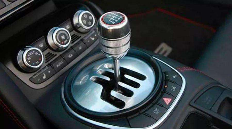 「自动挡」除了农村人和赛车手，谁会去买手动挡车？ 答案让人同情