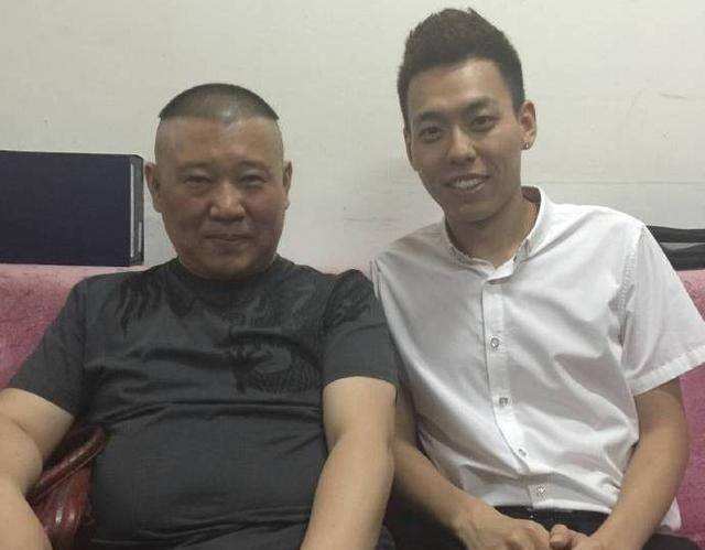 郭德纲|郭德纲有一位干爹特别厉害，从相声到电影，合作对象全是明星